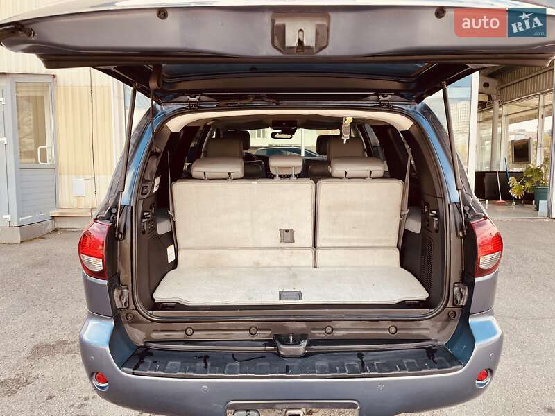 Внедорожник / Кроссовер Toyota Sequoia 2017 в Одессе