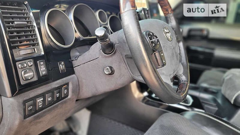 Внедорожник / Кроссовер Toyota Sequoia 2008 в Виннице