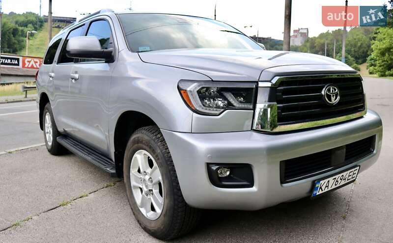 Внедорожник / Кроссовер Toyota Sequoia 2017 в Киеве