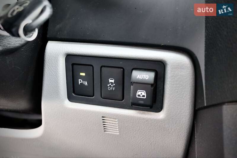 Внедорожник / Кроссовер Toyota Sequoia 2017 в Киеве