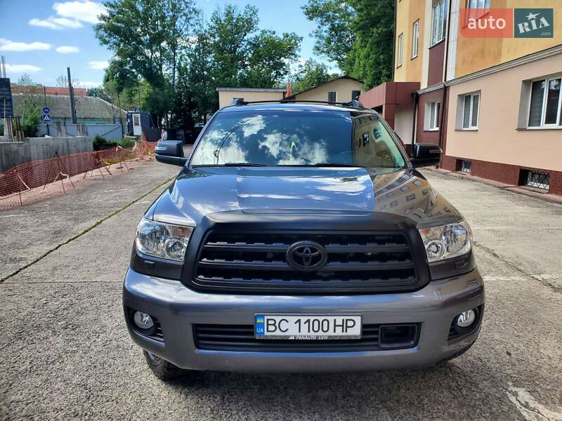 Внедорожник / Кроссовер Toyota Sequoia 2017 в Львове