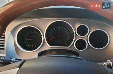 Позашляховик / Кросовер Toyota Sequoia 2017 в Львові