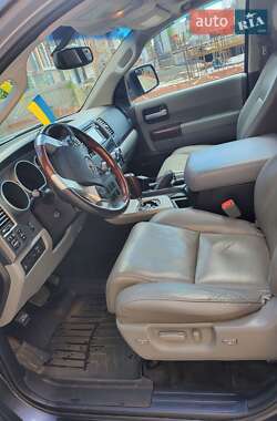 Позашляховик / Кросовер Toyota Sequoia 2017 в Львові