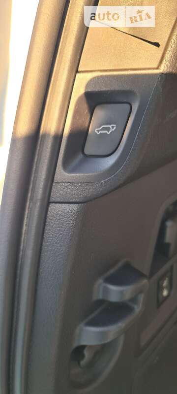 Внедорожник / Кроссовер Toyota Sequoia 2016 в Киеве