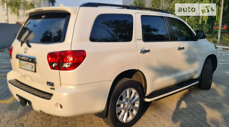 Внедорожник / Кроссовер Toyota Sequoia 2016 в Киеве
