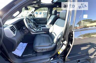 Внедорожник / Кроссовер Toyota Sequoia 2024 в 