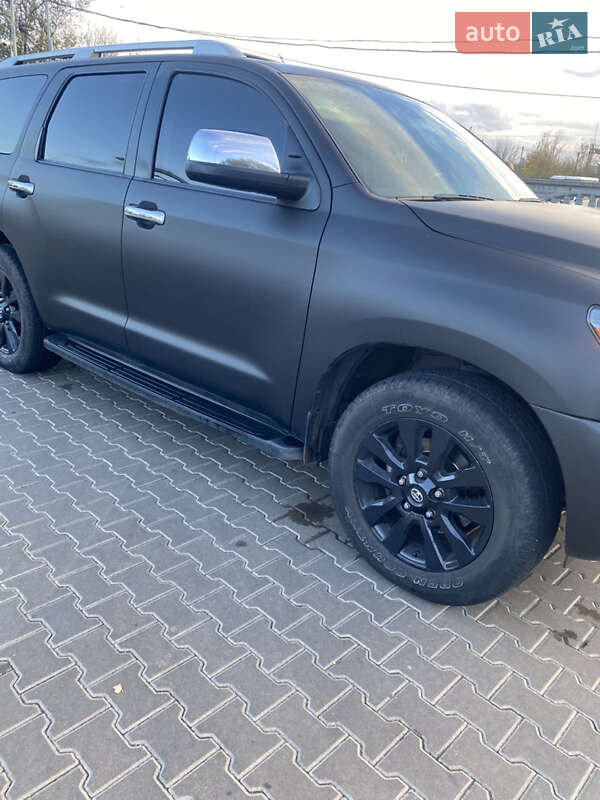 Позашляховик / Кросовер Toyota Sequoia 2017 в Кривому Розі