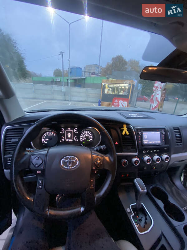 Позашляховик / Кросовер Toyota Sequoia 2017 в Кривому Розі