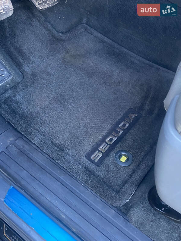 Позашляховик / Кросовер Toyota Sequoia 2017 в Кривому Розі