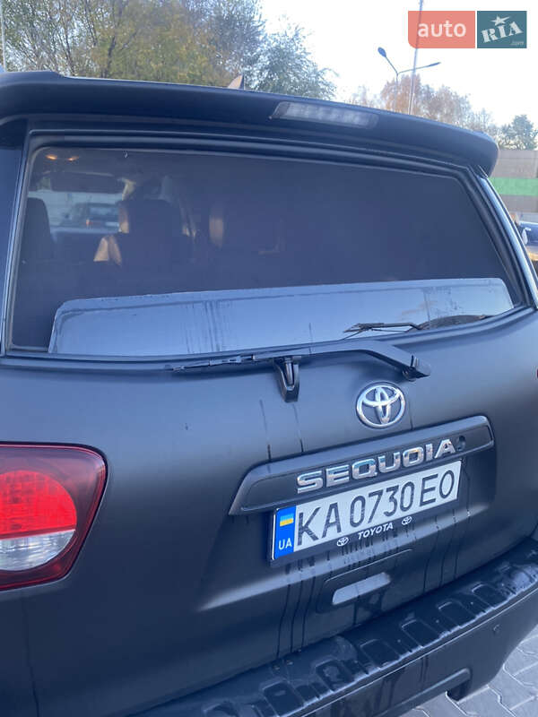Позашляховик / Кросовер Toyota Sequoia 2017 в Кривому Розі