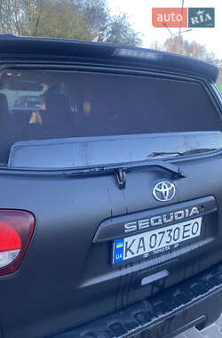 Внедорожник / Кроссовер Toyota Sequoia 2017 в 