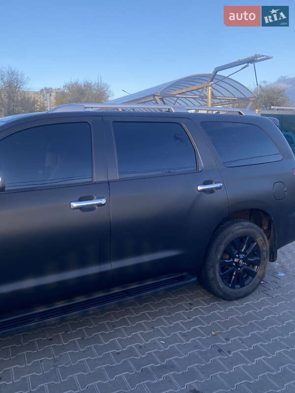Позашляховик / Кросовер Toyota Sequoia 2017 в Кривому Розі