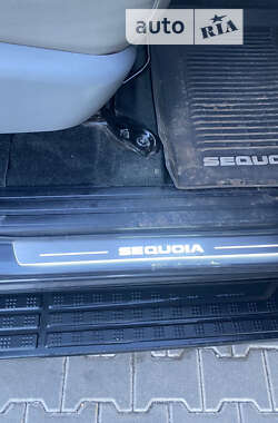 Внедорожник / Кроссовер Toyota Sequoia 2017 в Кривом Роге