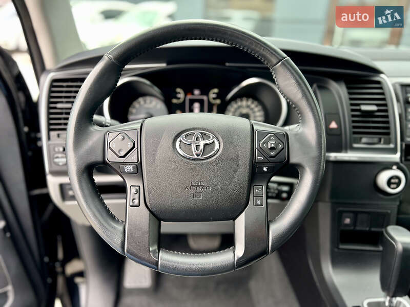 Позашляховик / Кросовер Toyota Sequoia 2018 в Одесі