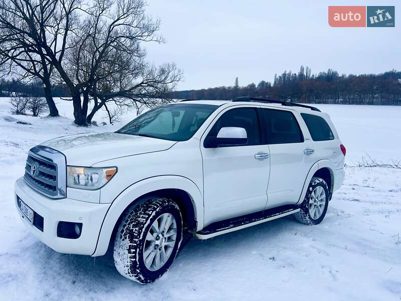 Позашляховик / Кросовер Toyota Sequoia 2013 в Умані