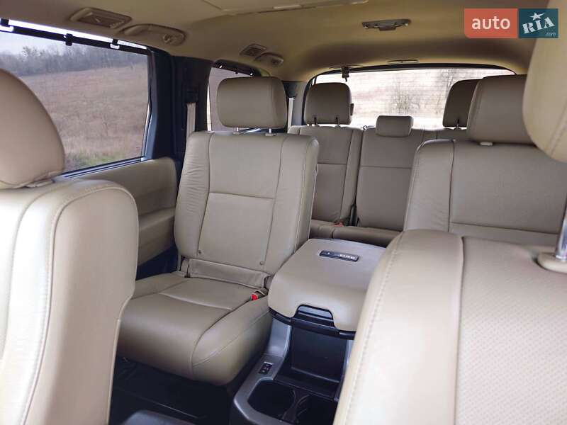 Позашляховик / Кросовер Toyota Sequoia 2016 в Києві фото 24 Позашляховик / Кросовер Toyota Sequoia 2016 в Києві