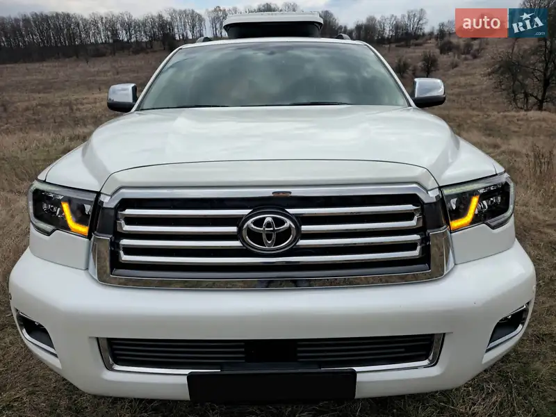 Toyota Sequoia 2016