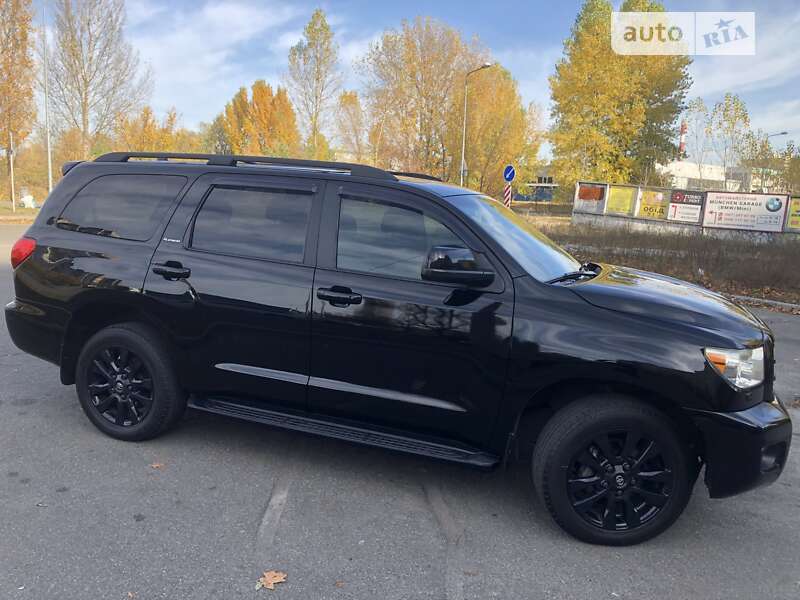 Toyota Sequoia 2010