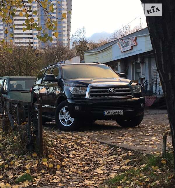 Позашляховик / Кросовер Toyota Sequoia 2013 в Києві