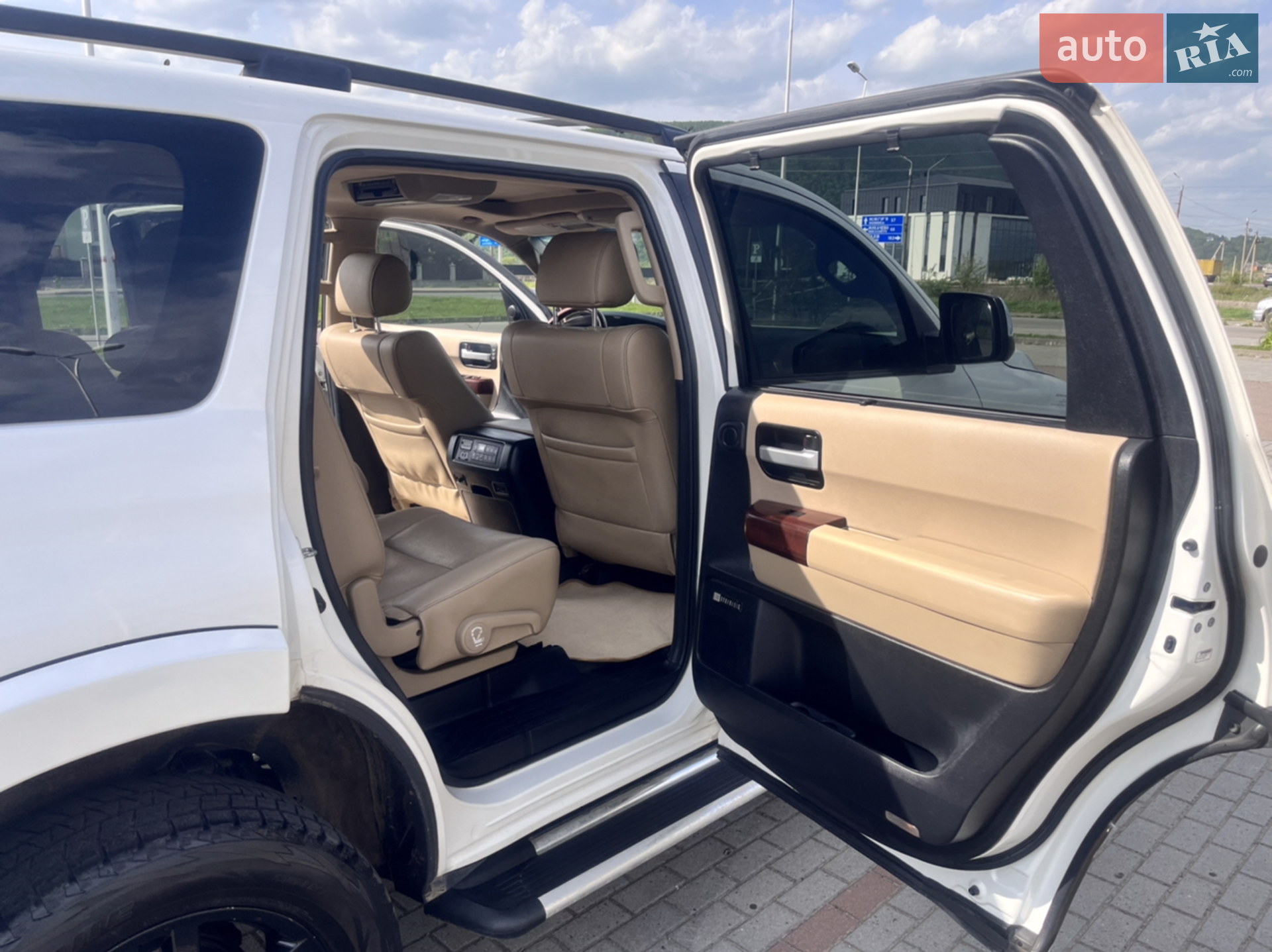 2012 Toyota Sequoia - мініатюра 11