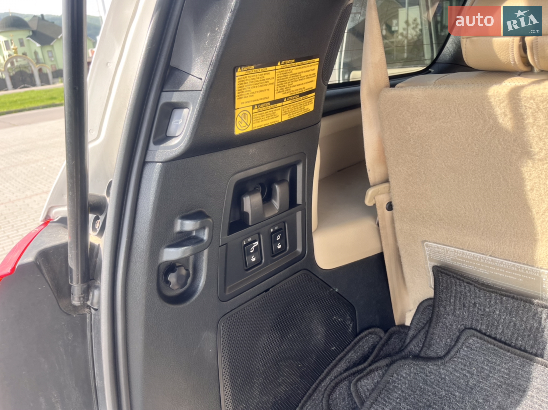 2012 Toyota Sequoia - мініатюра 16