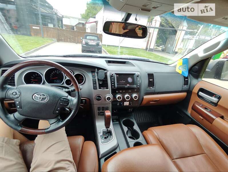 Toyota Sequoia 2013