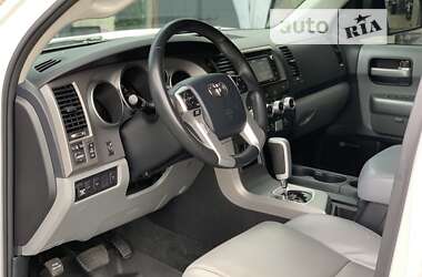 Позашляховик / Кросовер Toyota Sequoia 2014 в Києві