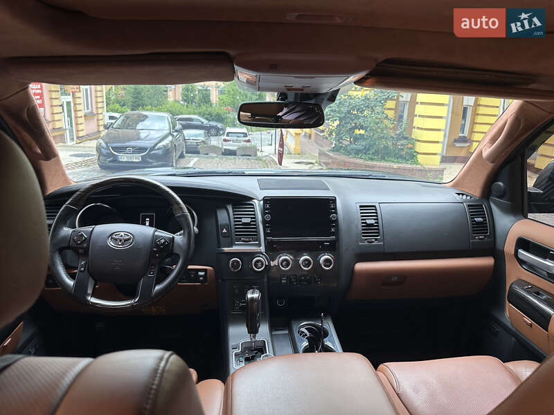 Внедорожник / Кроссовер Toyota Sequoia 2018 в Киеве