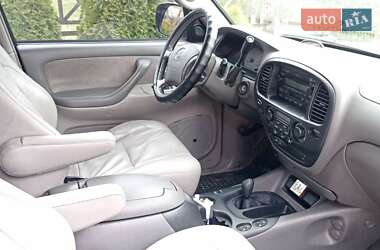 Позашляховик / Кросовер Toyota Sequoia 2004 в 