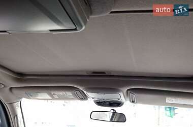 Позашляховик / Кросовер Toyota Sequoia 2004 в 