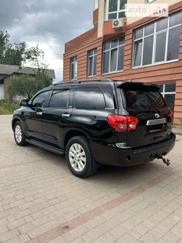 Позашляховик / Кросовер Toyota Sequoia 2013 в Верховині