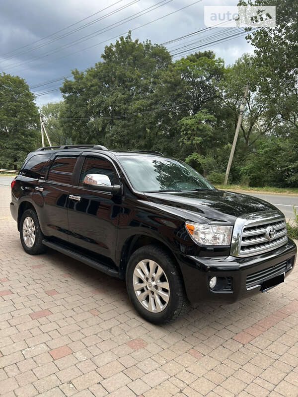 Позашляховик / Кросовер Toyota Sequoia 2013 в Верховині