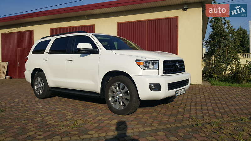 Внедорожник / Кроссовер Toyota Sequoia 2017 в Владимире