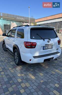 Позашляховик / Кросовер Toyota Sequoia 2013 в Луцьку