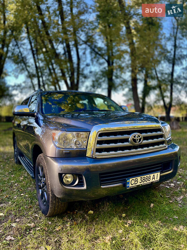 Внедорожник / Кроссовер Toyota Sequoia 2012 в Прилуках