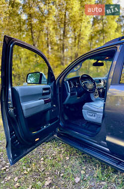 Внедорожник / Кроссовер Toyota Sequoia 2012 в 