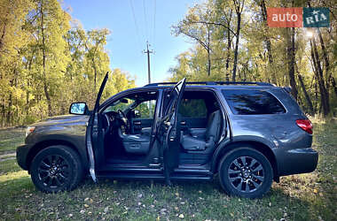 Внедорожник / Кроссовер Toyota Sequoia 2012 в 