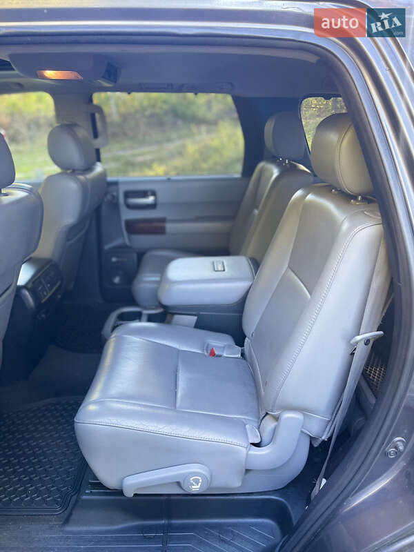 Внедорожник / Кроссовер Toyota Sequoia 2012 в Прилуках