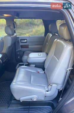 Внедорожник / Кроссовер Toyota Sequoia 2012 в 