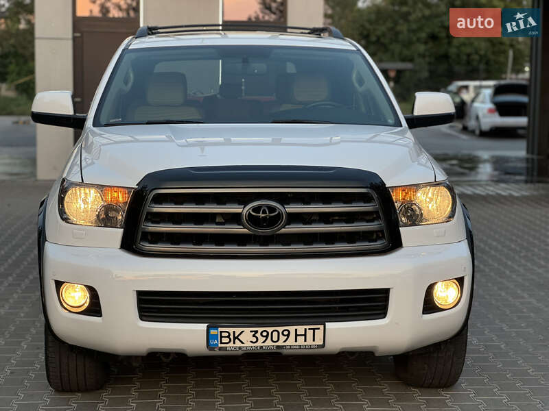 Позашляховик / Кросовер Toyota Sequoia 2017 в Рівному