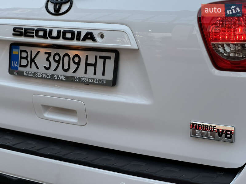 Позашляховик / Кросовер Toyota Sequoia 2017 в Рівному