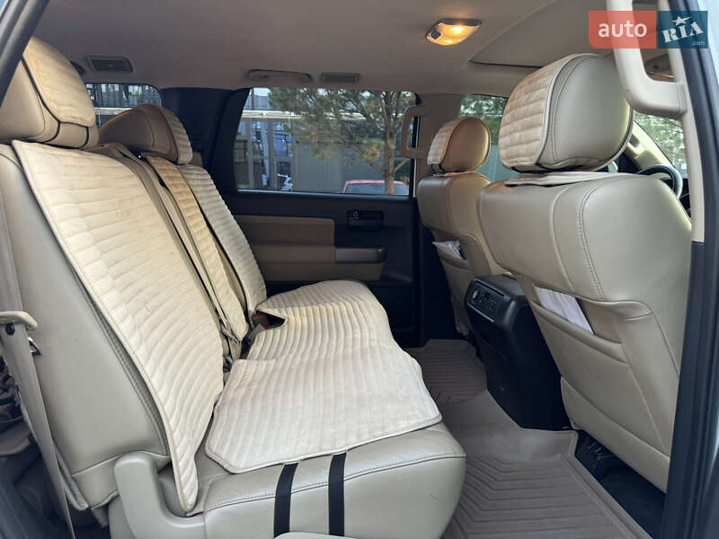 Позашляховик / Кросовер Toyota Sequoia 2017 в Рівному