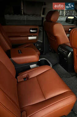 Внедорожник / Кроссовер Toyota Sequoia 2008 в 