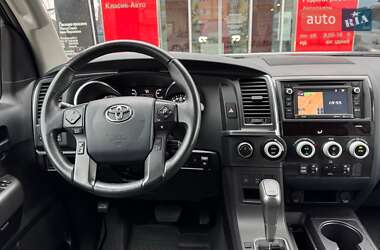 Внедорожник / Кроссовер Toyota Sequoia 2018 в 