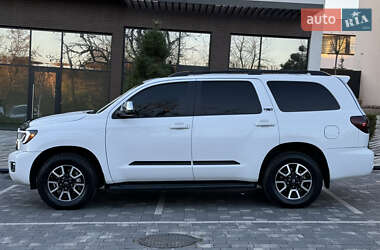 Позашляховик / Кросовер Toyota Sequoia 2016 в Ужгороді