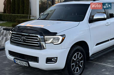 Позашляховик / Кросовер Toyota Sequoia 2016 в Ужгороді