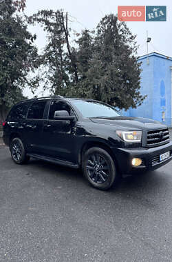 Позашляховик / Кросовер Toyota Sequoia 2015 в Ужгороді