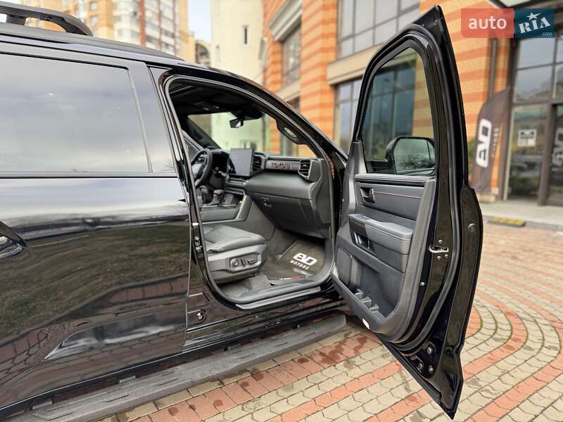 Внедорожник / Кроссовер Toyota Sequoia 2023 в Киеве