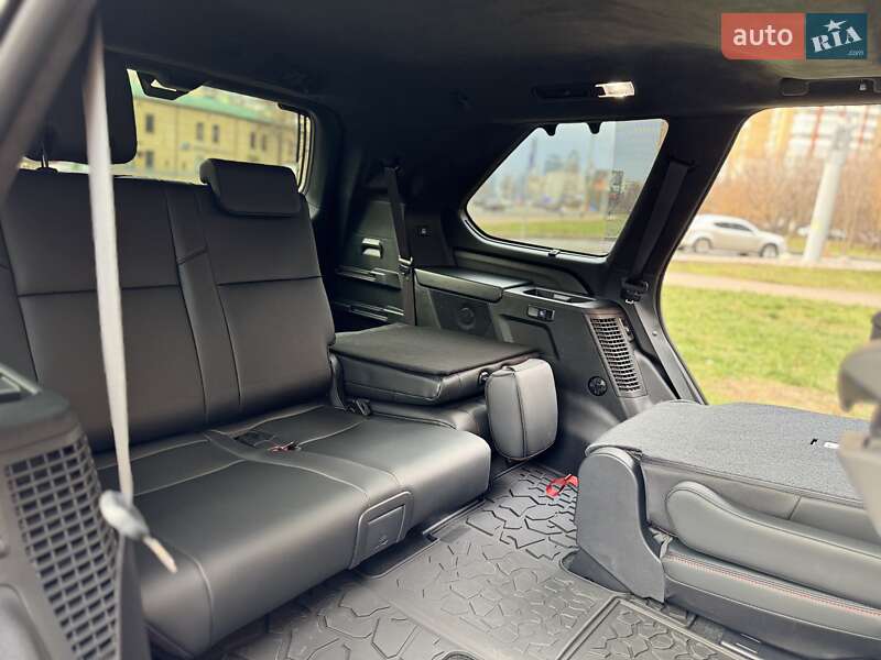 Внедорожник / Кроссовер Toyota Sequoia 2023 в Киеве