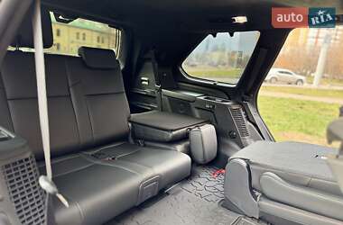 Внедорожник / Кроссовер Toyota Sequoia 2023 в 